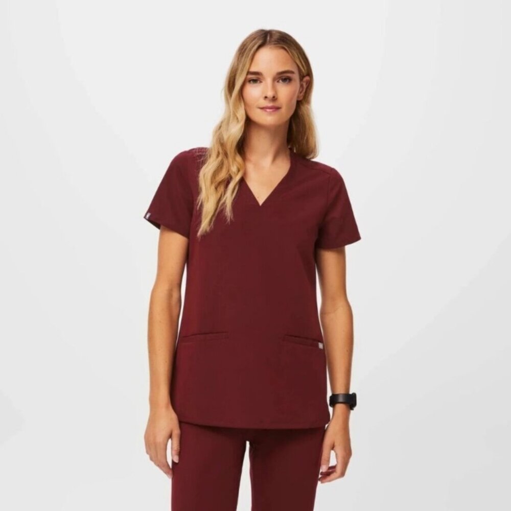 EUC Women's FIGS Casma‎ 3-Pocket Scrub Top Burgundy FW1100 | Size XS